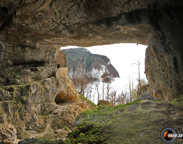 Le grand porche de la grotte