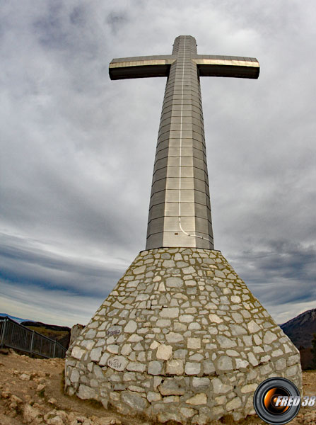 La très grande croix