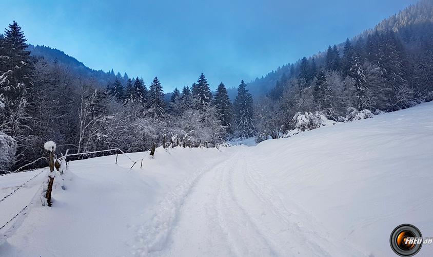 Au départ, en fond le col de la Fullie.