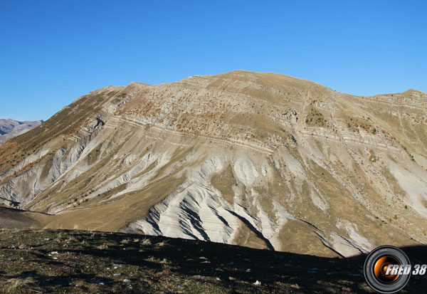 Le sommet et sa crête.