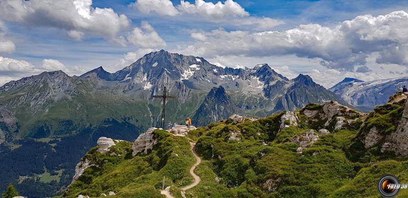 La croix du sommet.