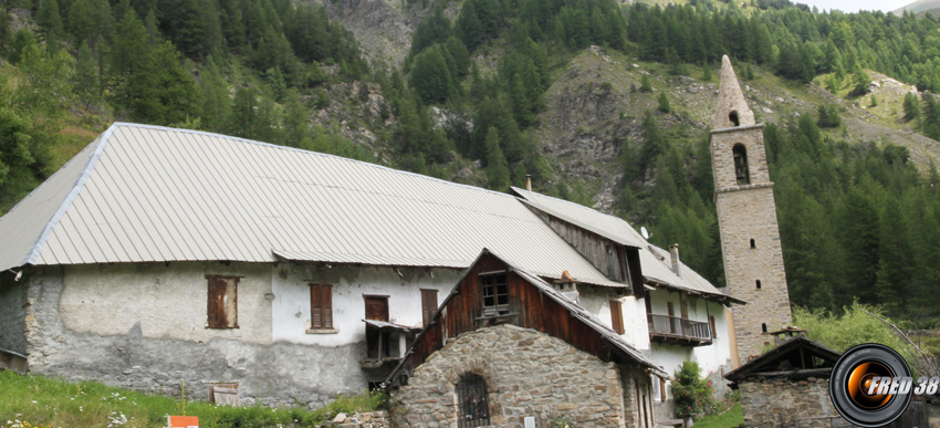 L'ancienne abbaye de laverq et l'église Saint-Antoine.