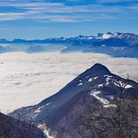 Grenoble sous la couche de nuages.