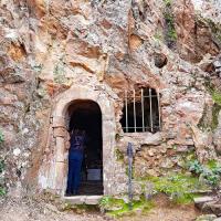 La grotte/chapelle Saint-Honorat.