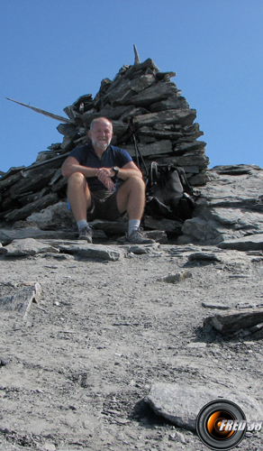 Le gros cairn du sommet.