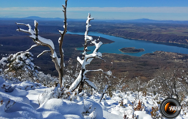 Belle vue sur le lac de Sainte-Croix.