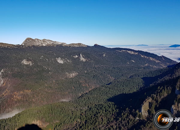 La Grande Sure et à droite le col de la Charmette.