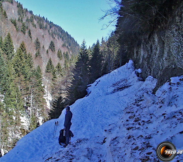 Route bien encombrée en hiver.