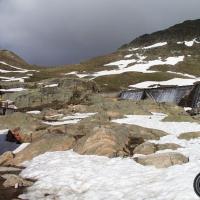 Sous le barrage du Grand Lac