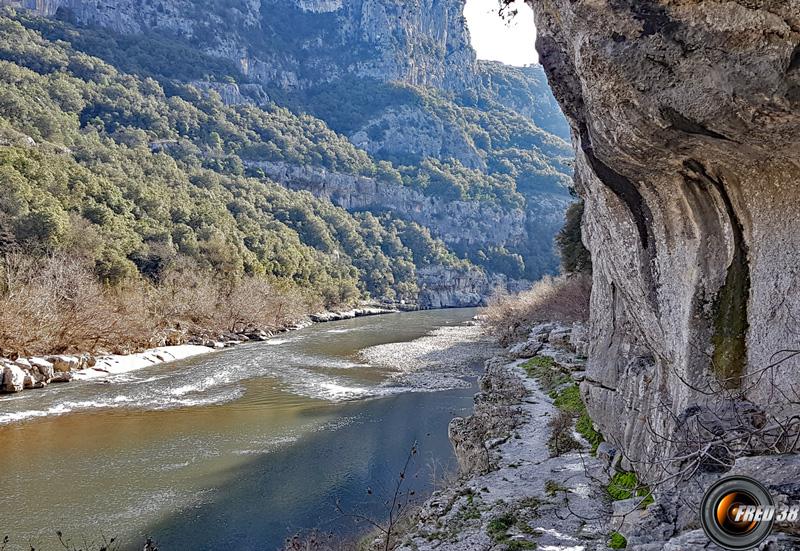 Dans les gorges.