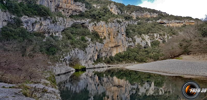 Dans les gorges.