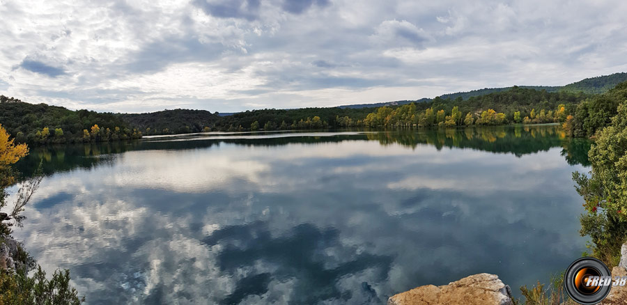 Le lac de Montpezat.