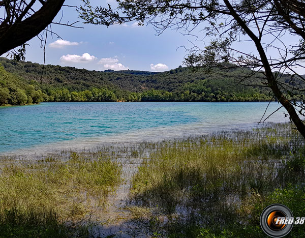 Le lac de Montpezat.