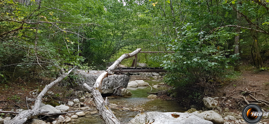 La passerelle sur le Clovion.