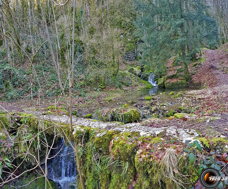 Petit pont sur la Gerlette.