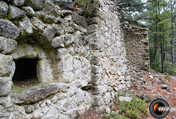 Ruines du hameau de Valbonnette.