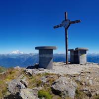 La croix du sommet.