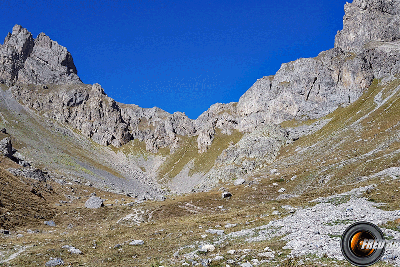 La falaise à traverser.