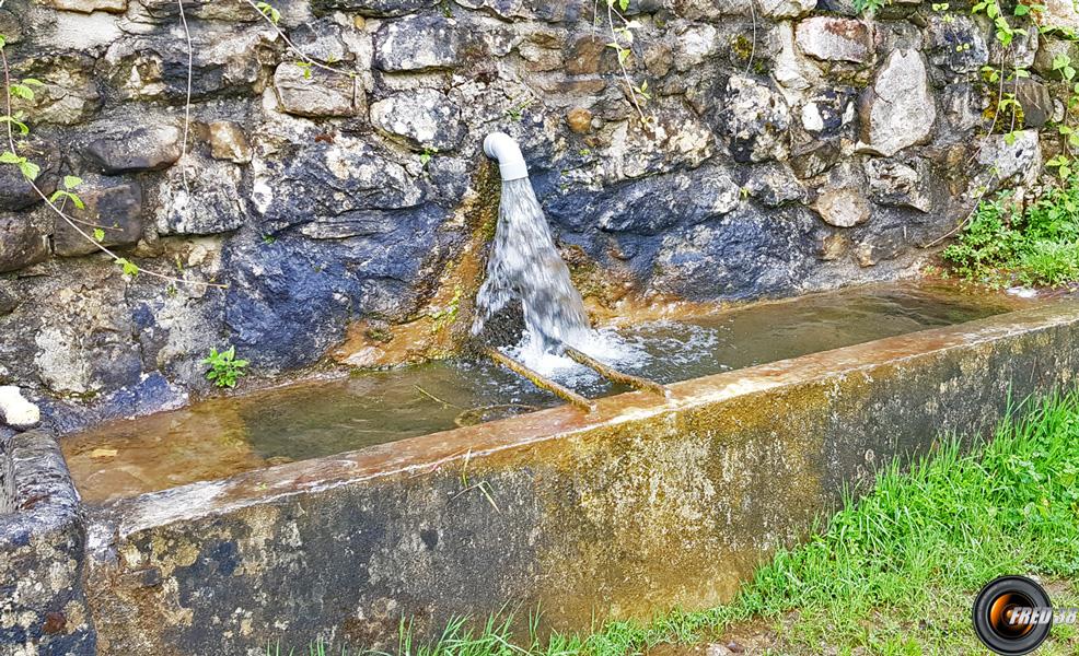 Fontaine à côté