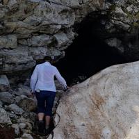 Première petite grotte.