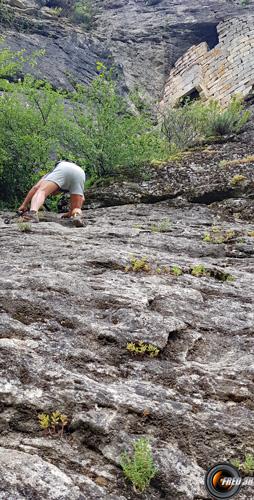 Montée vers une grotte.