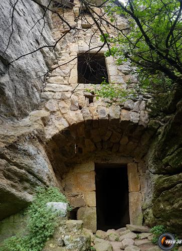 Une des deux grottes.