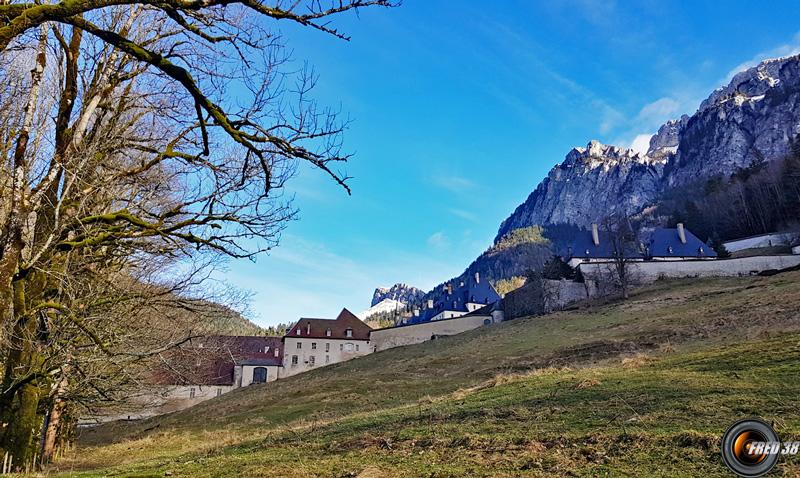 Sous le grand Som, le monastère.