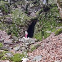 Le genre de grotte, visible de la route.
