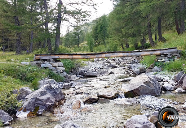 La passerelle au départ