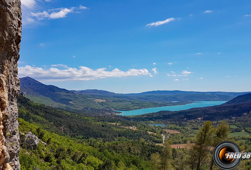 Vue sur le lac de Sainte-Croix.