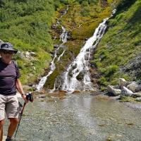 La cascade sur la piste.