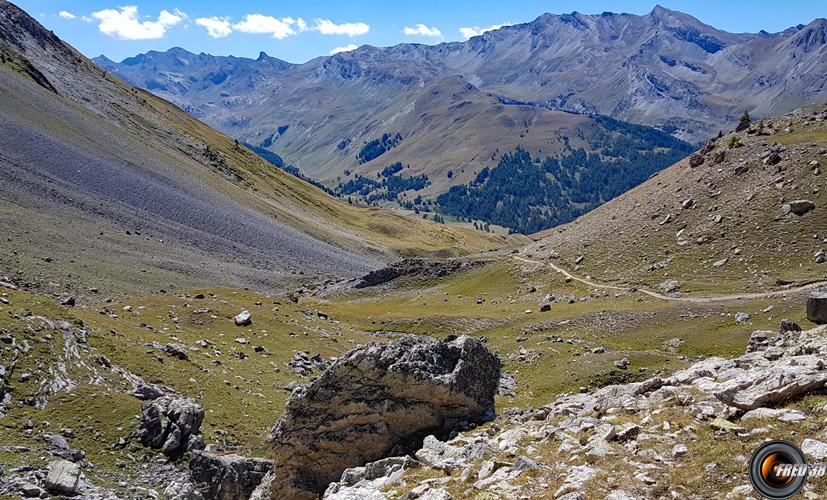 La vallon longeant le torrent.