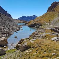 Lac Long au bout duqyel se trouve le sentioer du retour.