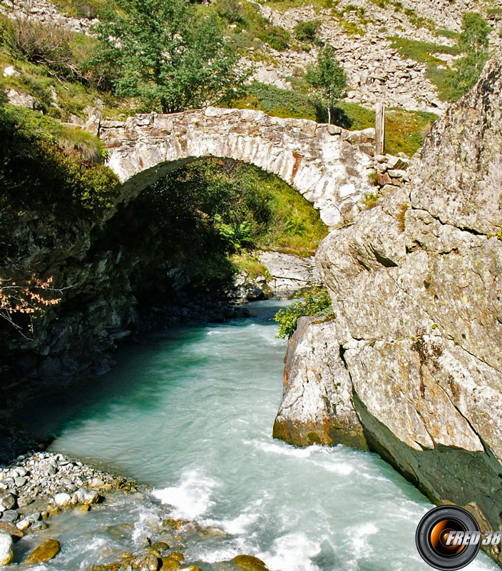 Pont sur la Muande.