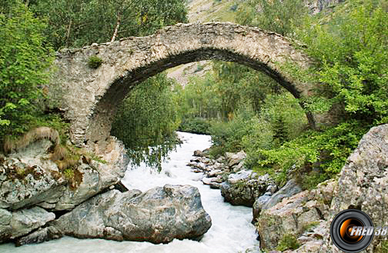 Pont des Raja.