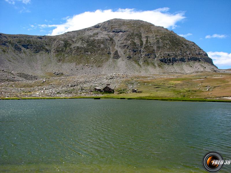 Lac et cabane de Lignin.