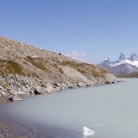 Les Aiguilles d'Arve et le lac.