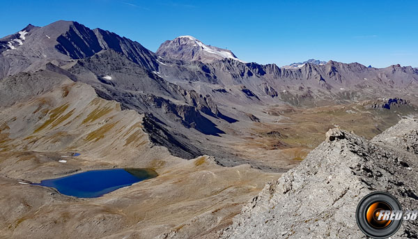 Lac vu du sommet du Pisset