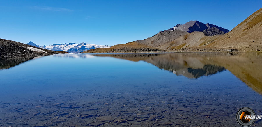 En fond les glaciers de la Vanoise