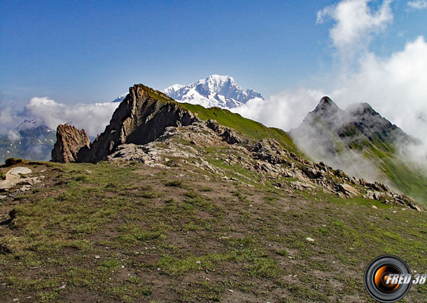 En fond le Mont-Blanc