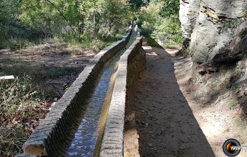 Aqueduc de Couloubrier.