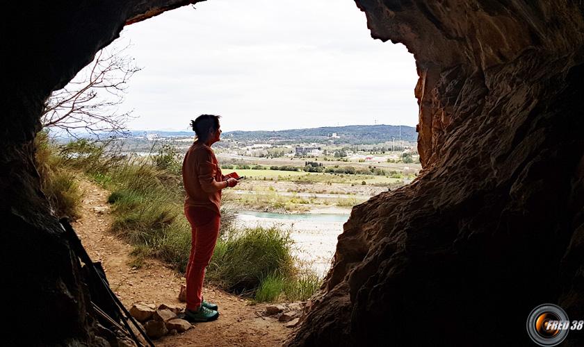 A l'entrée de la grotte.