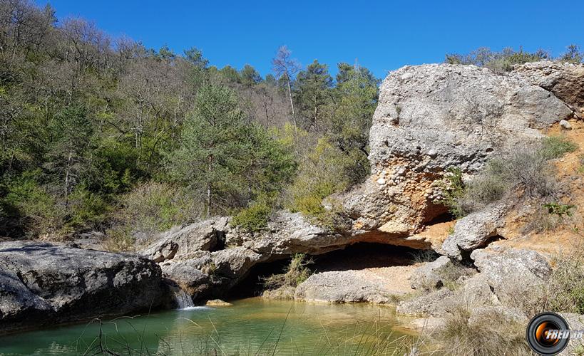 Au bord du ruisseau.