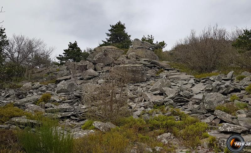 Dans la zone rocheuse.