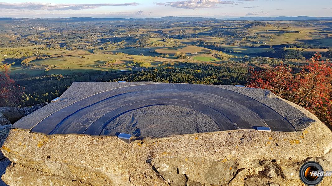 Au sommet, vue vers l'est.