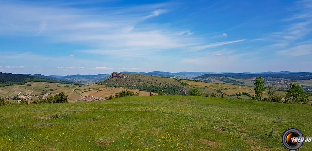 Vue sur la roche de Vergisson.