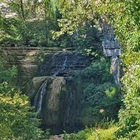 Vue sur la cascade.