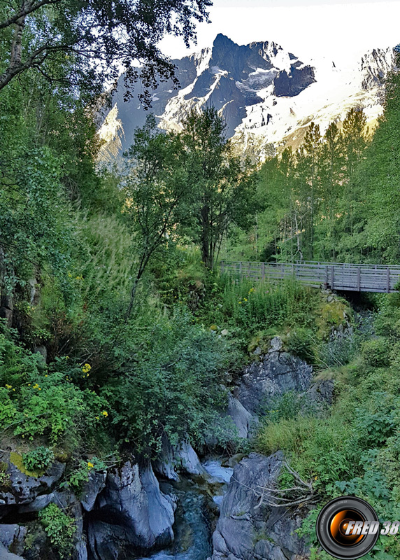 La passerelle du départ.