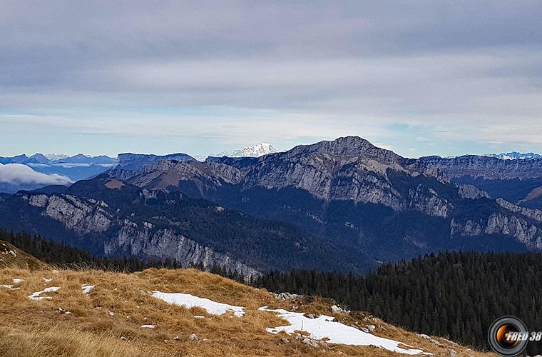 Au sommet avec vue sur le Mont-Blanc.