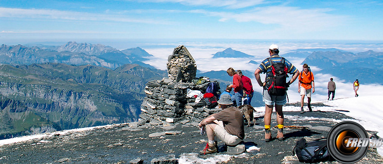 Le gros cairn du sommet.